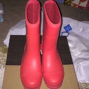 The cutest red Sorel waterproof rain boot!